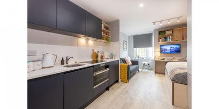 1 bedroom in a flat share to rent - Photo 2