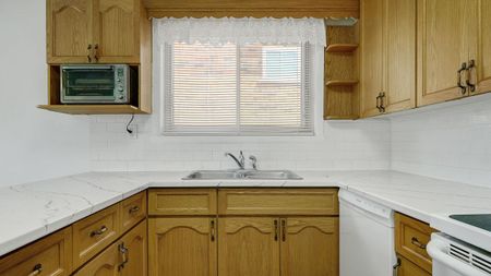 For Lease - 264 Michel Circle Unit# 2, Vanier and Kingsview Park, Ontario - Photo 4