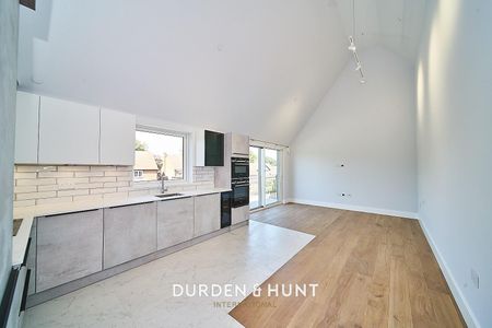 Chelmsford Road, Shenfield, Brentwood - Photo 2