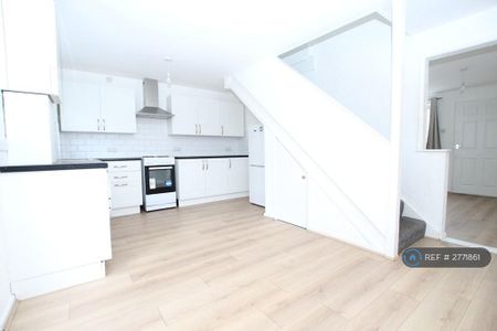 3 bedroom terraced house to rent - Photo 5