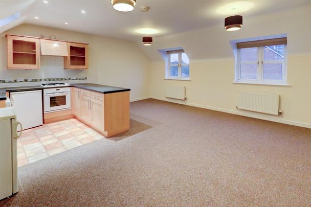 St Marys Court, Kenilworth - Photo 1