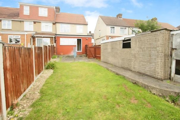 3 bedroom terraced house to rent - Photo 1