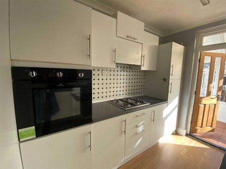3 bedroom terraced house to rent - Photo 5