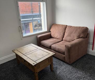 1 bedroom in a house share to rent - Photo 6