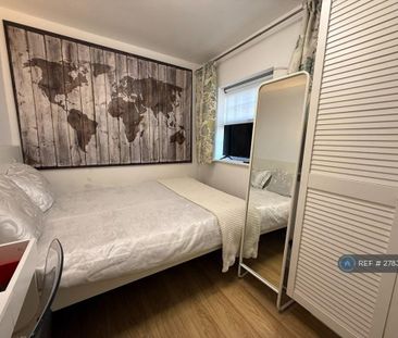 1 bedroom in a house share to rent - Photo 3