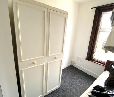 4 bedroom semi-detached house to rent - Photo 3