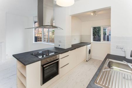 3 bedroom semi-detached house to rent - Photo 5