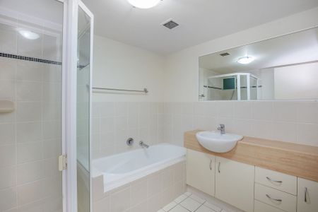 Bella Vista Resort. 2 Bedroom with extra large balcony. - Photo 2