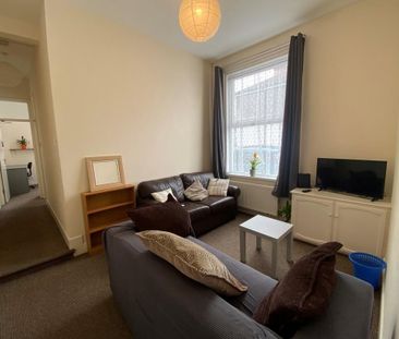 6 bedroom property to rent - Photo 1