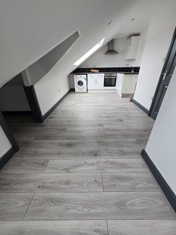 2 Bed Flat, London, SW16 - Photo 3