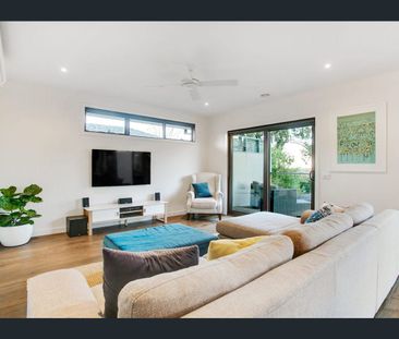 Beautifully Renovated Family Home in Prime Coastal Setting - Photo 2