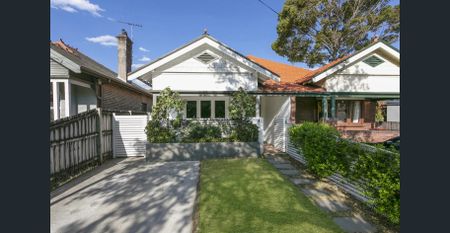 Stunning semi in ultra desirable locale - Photo 5