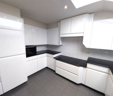 TE HUUR: Ruim appartement met 3 slaapkamers te Genk! - Photo 3