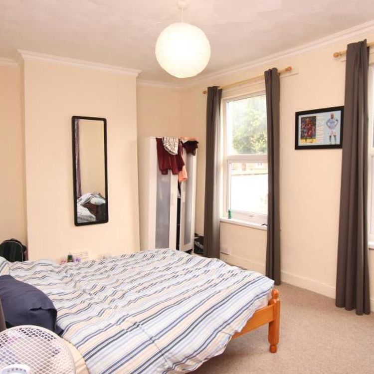 A one double bedroom first floor flat located on the popular Gloucester Road and within walking distance to the local amenities. - Photo 1