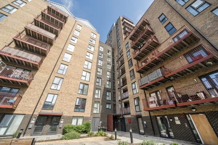 Greenwich High Road, London, SE10 - Photo 3