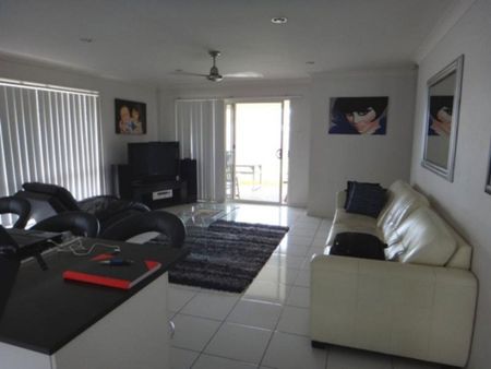 Four Bedroom Home with 2 Living Areas In Quiet Ormeau Street. - Photo 3