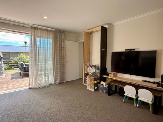 Modern living, country location! - Photo 1