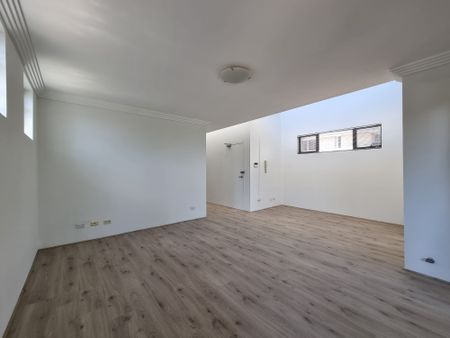 WELL PRESENTED 3-BEDROOM APARTMENT FOR RENT - Photo 2