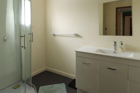 Sunny Room in Shared housing - Photo 5