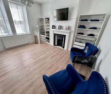 6 bedroom terraced house to rent - Photo 1