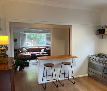 Gorgeous, partially furnished home in Hamilton North - Photo 5