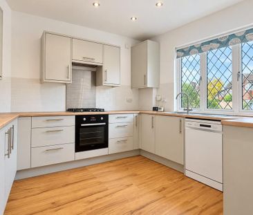 4 bedroom semi-detached house to rent - Photo 5
