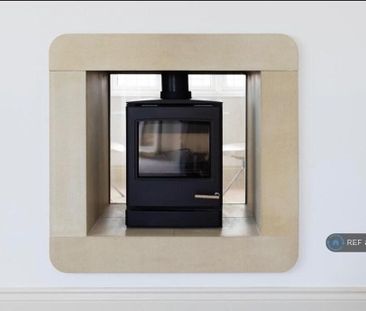 2 bedroom penthouse to rent - Photo 3