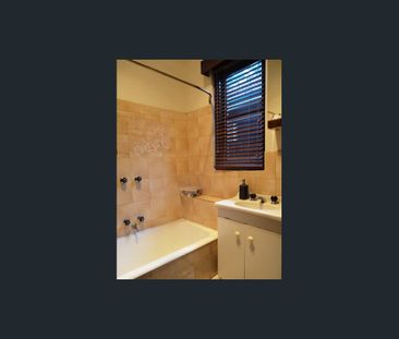 Well-Presented and Cosy Flemington Home - Photo 5