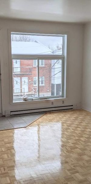 Beau et grand 5-1/2 au 2e étage d'un triplex rénové à Montreal, Mercier-Hochelaga - Photo 1