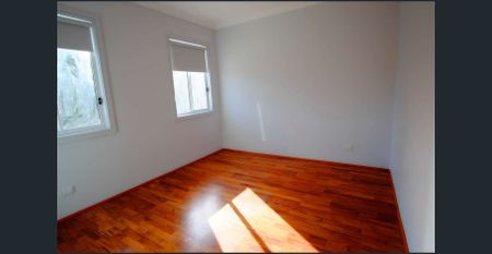 MODERN AND ULTRA-CONVENIENT HOME - Photo 2