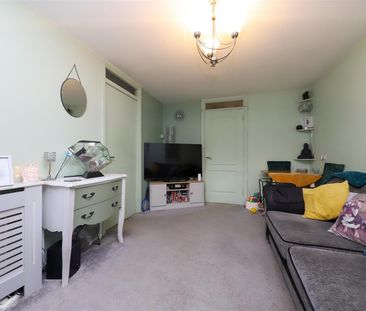 2 bedroom maisonette - Photo 1