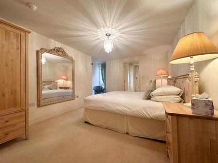 Montpellier, Cheltenham GL50 1UL - Photo 4