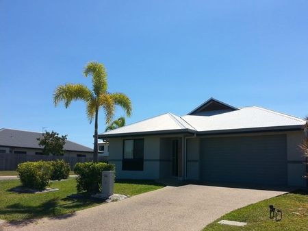 4 BEDROOM HOME + FULLY FENCED BACKYARD IN BOHLE PLAINS - Photo 2