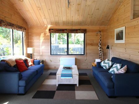 Kenwood Beach House - Photo 2