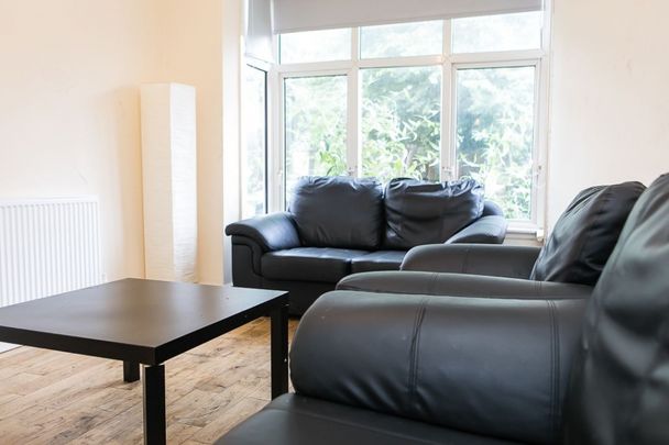 Richmond Mount, Hyde Park, Leeds - Photo 1