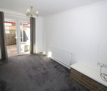 3 bedroom semi-detached house to rent - Photo 6