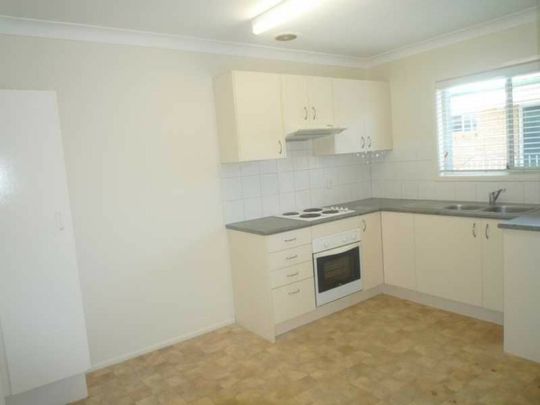 AIR CONDITIONED 1 BEDROOM UNIT IN EXCELLENT LOCATION! - Photo 1