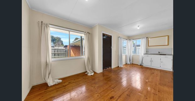 Charming Family Living in a Prime Coburg Location - Photo 1