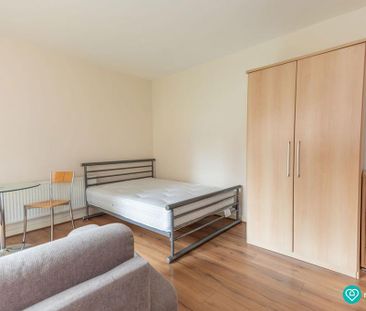 Studio to rent - Photo 1