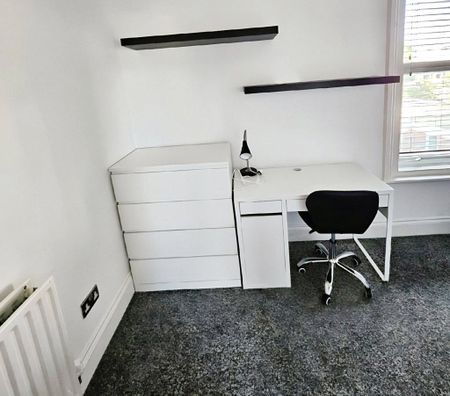 5 bedroom flat to rent - Photo 3