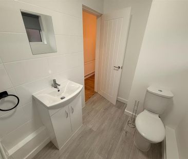 2 bedroom end of terrace house to rent - Photo 4