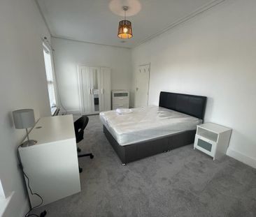 4 bedroom terraced house to rent - Photo 2
