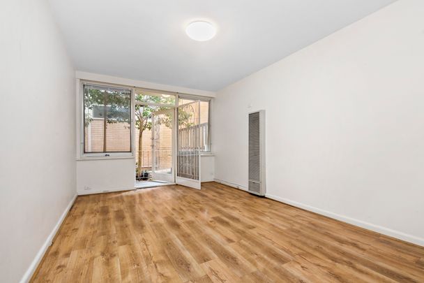 Spacious Two Bedroom Apartment - Photo 1