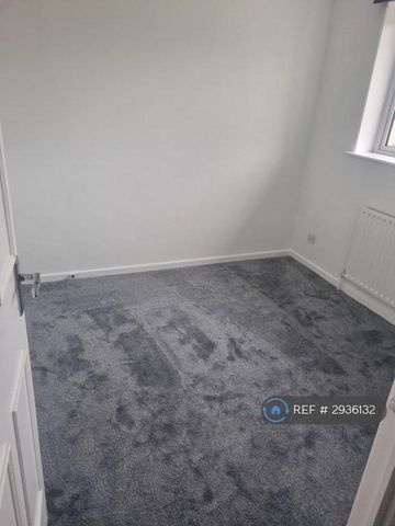 3 bedroom terraced house to rent - Photo 4