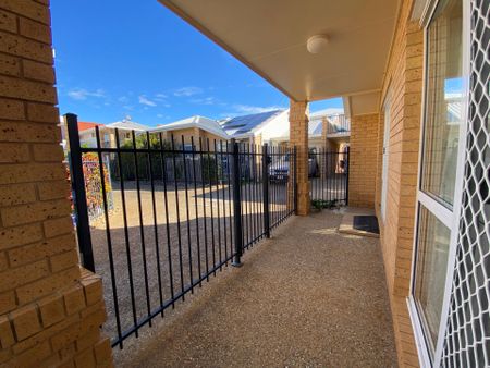 Perfectly Positioned!! - Photo 4