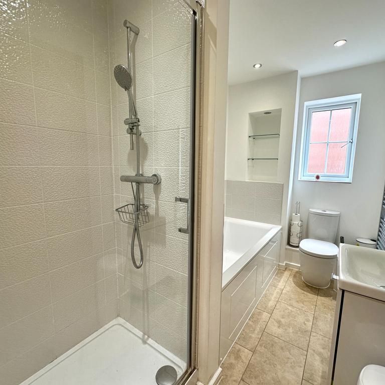 4 bedroom detached house to rent - Photo 1