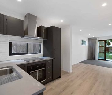 Near-New Stylish Townhouses - Photo 4