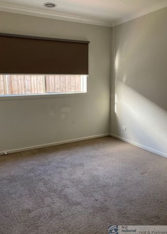 85 Fiorelli Boulevard, Cranbourne East - Photo 2