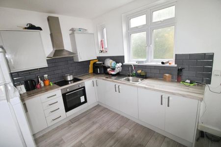 3 bedroom end of terrace house to rent - Photo 4