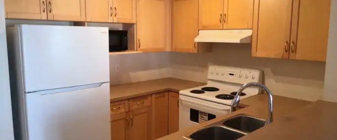 Quiet and good location. 2 bedrooms and 2 full bathrooms plus a den | 70 Panamount Dr NW, Calgary - Photo 1